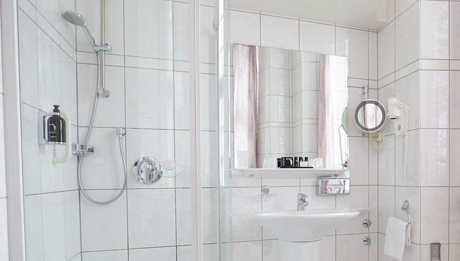 Badezimmer Parkhotel Schloss Meisdorf